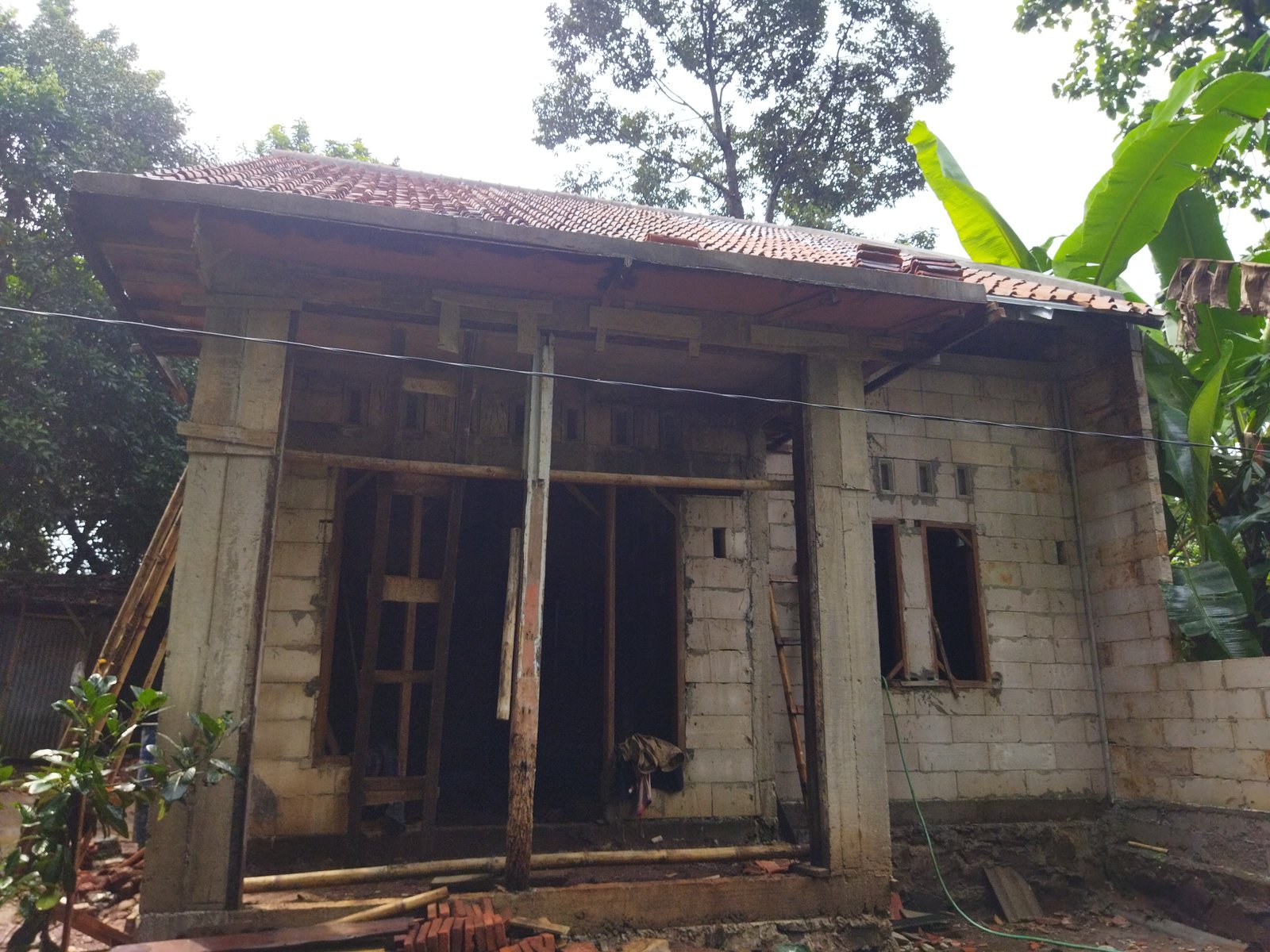 Rumah Zulhaj dan Febri dalam tahap pembangunan